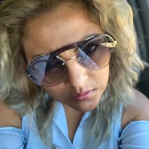 Meet your Posher, Jenni